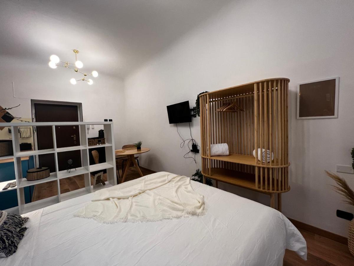 Апартаменты Regina Milano Ai Navigli - Sky Tv, Wifi And Breakfast Box Экстерьер фото